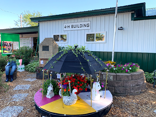 garden exhibits outside the 4-H Building